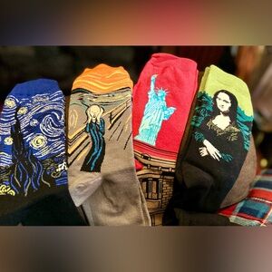 FAMOUS PAINTING SOCKS 4 PR - MONA LISA - SCREAM - STARRY NIGHT - STATUE LIBERTY